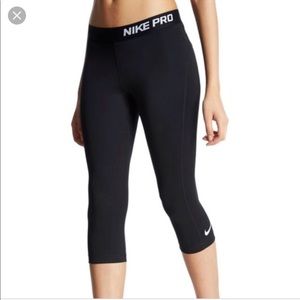 Nike Pro cropped leggings